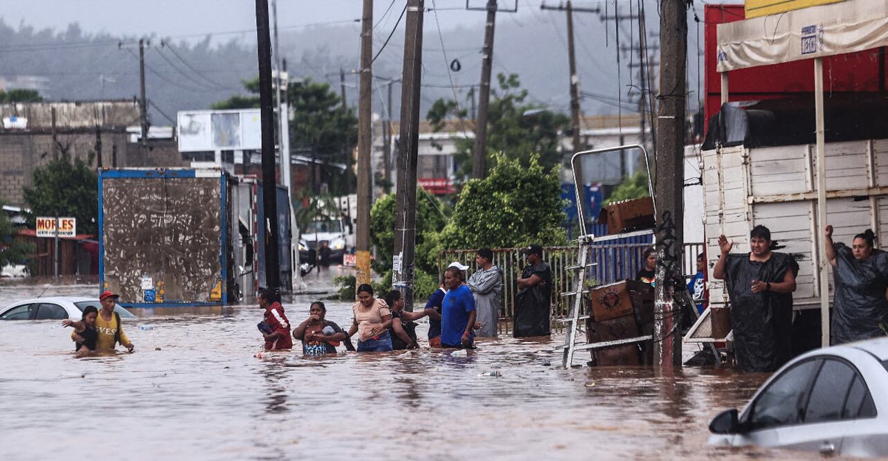 Desastre en Acapulco: Lluvias torrenciales y deslaves por tormenta John. IMÁGENES . Foto EFE
