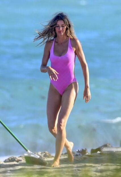 Gisele Bündchen presume silueta de ensueño con bodysuit estilo Barbie 
