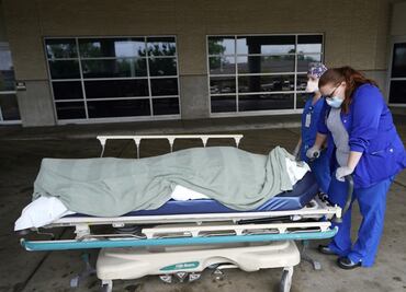 Cuerpos se apilan en crematorio de Florida por repunte de Covid-19