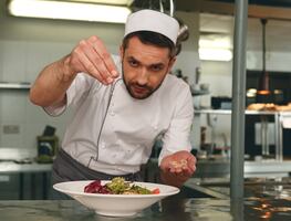 Ofrecen trabajo para chefs mexicanos en restaurante de Sanborns; pagan $16,200 al mes