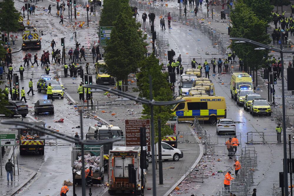 Atropello múltiple en Liverpool deja 27 hospitalizados, hay 4 niños heridos (Danny Lawson/PA via AP)