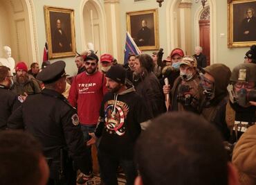 Gas lacrimógeno y armas desenfundadas tras irrupción en Capitolio