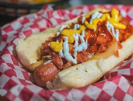 Joven muere tras asfixiarse en concurso de comer hot dogs en Boston