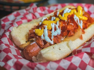 Joven muere tras asfixiarse en concurso de comer hot dogs en Boston