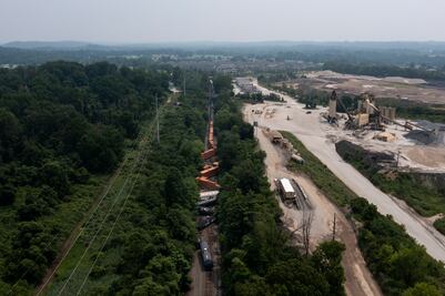 Descarrilamiento de tren de 40 vagones en Pensilvania provoca evacuaciones. VIDEO