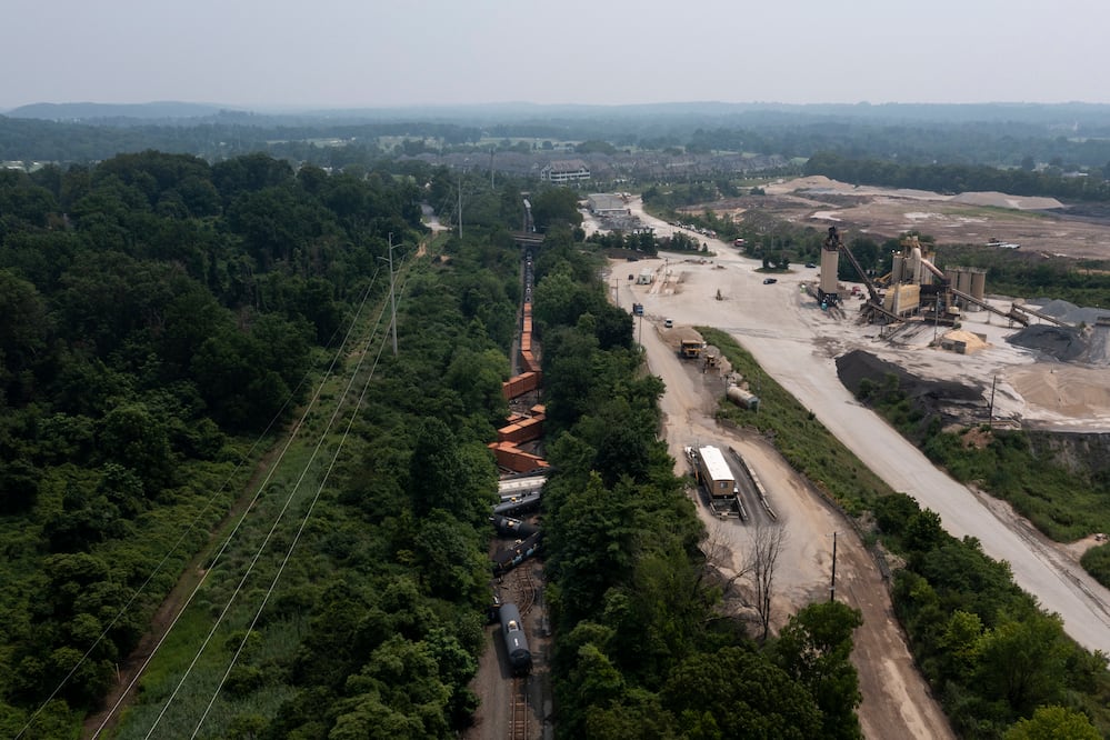 Emergencia en Pensilvania: Tren de carga descarrila en zona boscosa. (Monica Herndon/The Philadelphia Inquirer via AP)