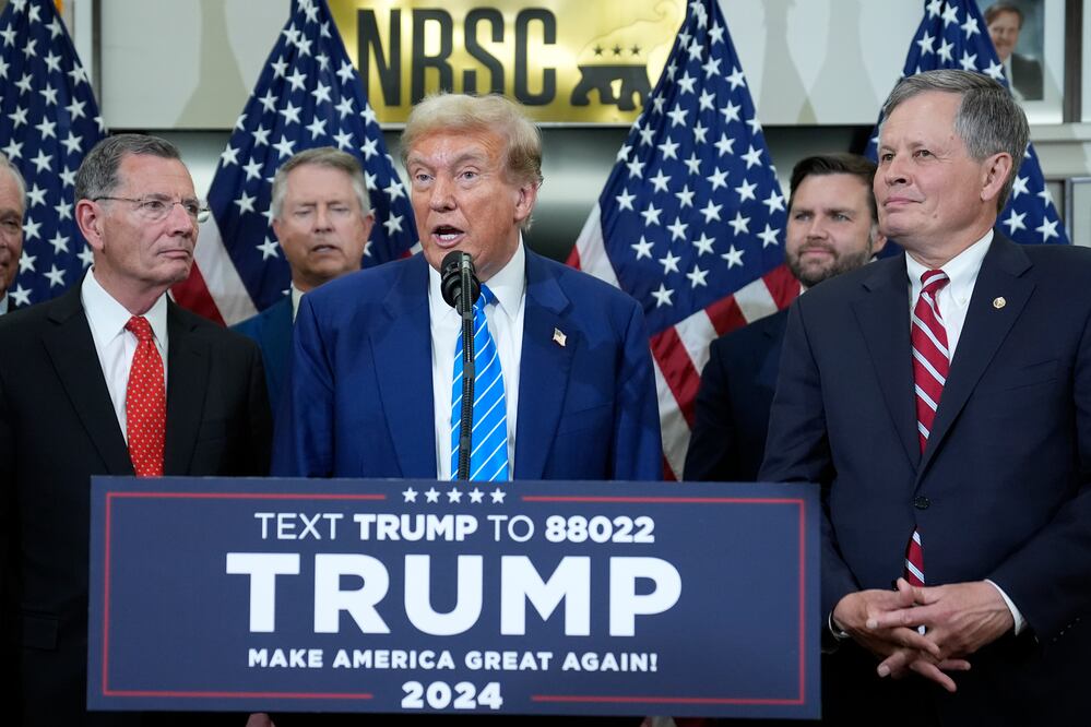 No solo Biden, a sus 78 años Trump muestra signos de envejecimiento (AP Photo/Evan Vucci)