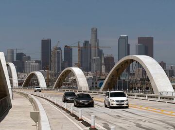 Adolescente muere al escalar puente en Los Ángeles por hacer transmisión en vivo