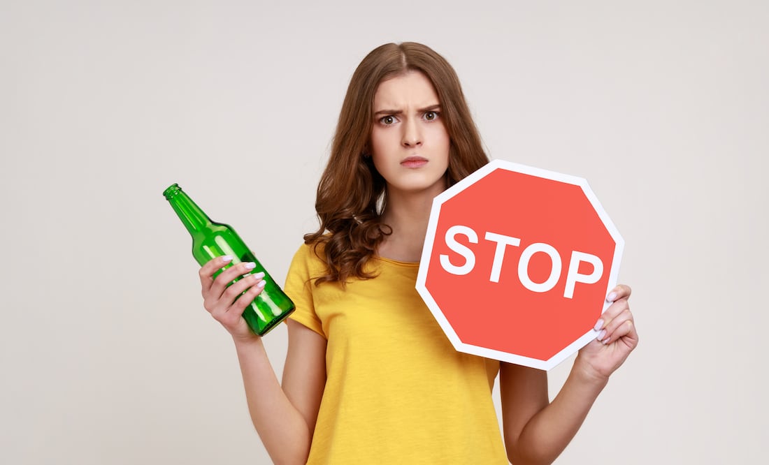 Cómo dejar de beber alcohol: la guía de Harvard para lograrlo. iStock/Khosrork