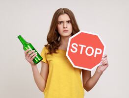 Cómo dejar de beber alcohol: la guía de Harvard para lograrlo