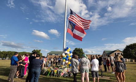 Tiroteo en escuela de Georgia. Adolescente y su padre enfrentan cargos criminales