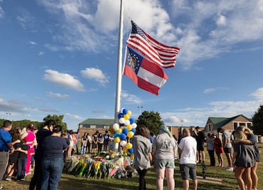 Tiroteo en escuela de Georgia. Adolescente y su padre enfrentan cargos criminales