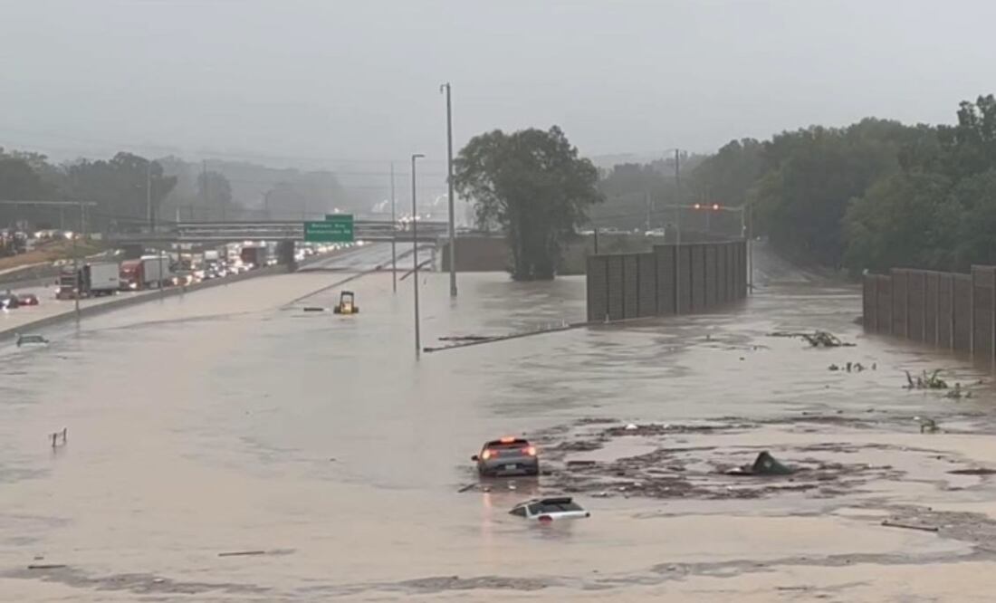 Inundaciones históricas en Chattanooga, Tennessee: remolino arrastra autos en carretera interestatal. VIDEO. Foto: Captura de video / X