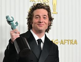 Jeremy Allen White, novio de Rosalía, posa en ropa interior para Calvin Klein y enciende las redes