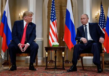 Llamada de Trump con Putin pone fin a esfuerzos de Estados Unidos por aislar a Rusia