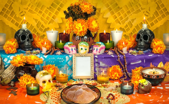 Día de Muertos: Significado del pan de muerto, cempasúchil y los niveles de la ofrenda