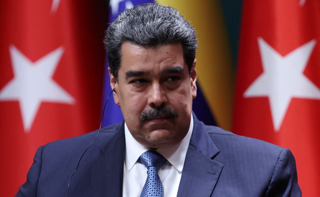 Maduro responderá por cargos de narcotráfico y terrorismo, dice Fiscal General de EU. (Photo by Adem ALTAN / AFP)