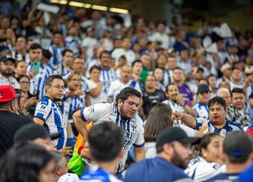 Monterrey vs Columbus Crew. Enfrentamientos en las gradas tras eliminación de Rayados en Concachampions. VIDEO