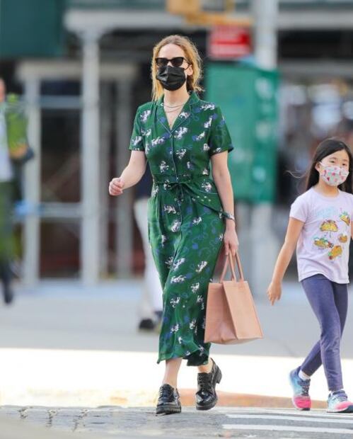 Jennifer Lawrence destila glamour con vestido en Nueva York 