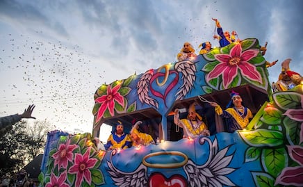 Lanzan mensaje racista a niña en desfile de Mardi Gras