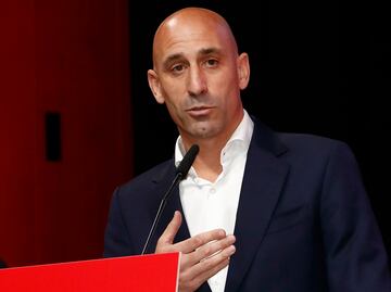 Luis Rubiales se niega a dimitir por beso a Jenni Hermoso: "Yo le dije '¿un piquito? 'y ella dijo  'vale'.