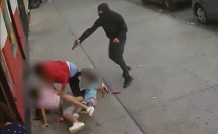 Video. Balean a hombre frente a dos niños en calles de Nueva York