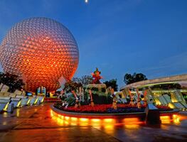 Arrestan a hombre por causar disturbios en Disney World; casi cae de góndola