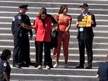Jane Fonda es arrestada en el Capitolio cuando protestaba contra el cambio climático