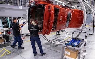 EU aplaza aranceles a importaciones de autos de México y Canadá