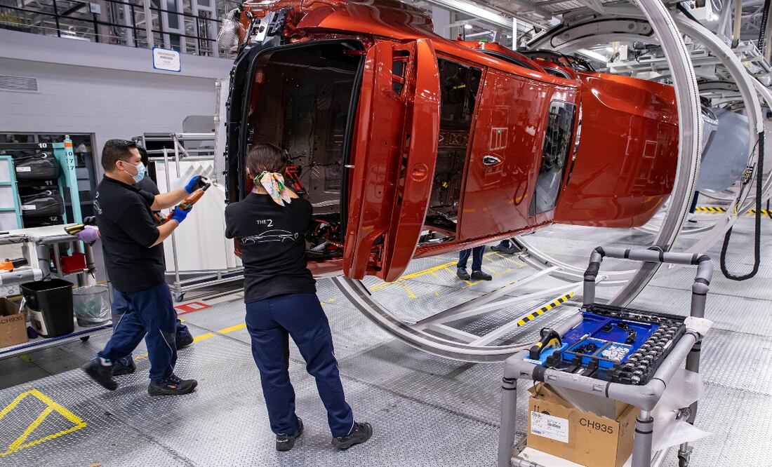 EU aplaza aranceles a importaciones de autos de México y Canadá. Foto: EFE