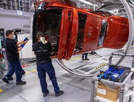 EU aplaza aranceles a importaciones de autos de México y Canadá