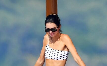 Kendall Jenner deslumbra con silueta en pequeño bikini azul 