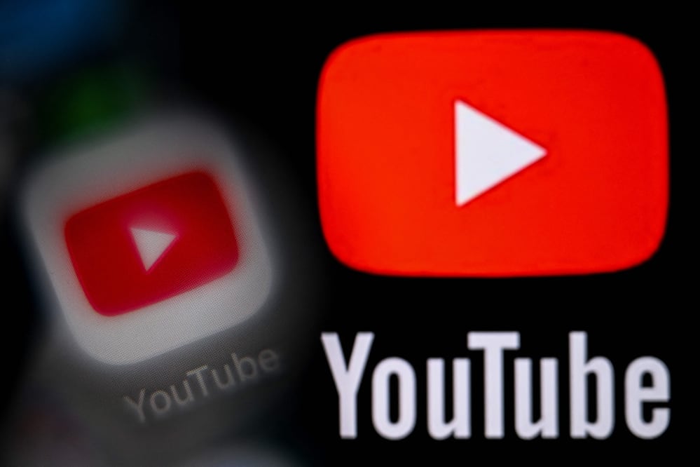 Meta y YouTube, culpables: jurado las condena por dañar a una menor con plataformas “adictivas”. (Photo by Kirill KUDRYAVTSEV / AFP)