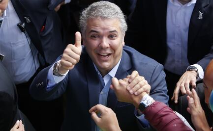 Atacan a tiros el helicóptero en el que viajaba presidente de Colombia