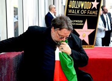 Guillermo del Toro da mensaje de unidad a inmigrantes en EU