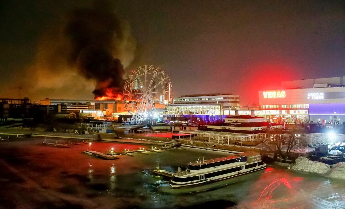 Tras atentado en Moscú, los aeropuertos extreman seguridad y entran en alerta . (AP Foto/Dmitry Serebryakov)
