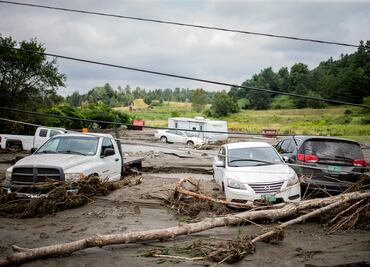 Tormentas eléctricas provocan inundaciones y vehículos aplastados en Vermont,  Lyndonville y Johnsbury