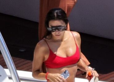 Eva Longoria y el bikini rojo con el que arrasó en un yate de Capri