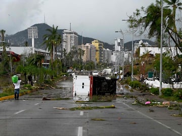 Al menos 27 muertos y 4 desaparecidos por el azote del huracán Otis en Acapulco, México