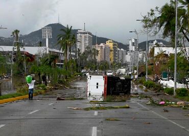 México eleva a 39 el número de muertos por el impacto del huracán Otis en Acapulco
