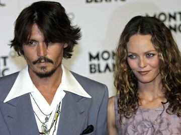 Johnny Depp mostró celos en relación con Vanessa Paradis, dice amigo del actor