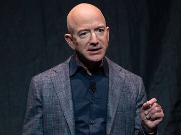 Sin descanso ni baño digno, así trabaja el personal de limpieza de Jeff Bezos, según demanda