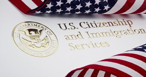 Ya no podrás solicitar formularios de USCIS por teléfono