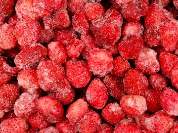 Alertan sobre fresas congeladas vendidas en Costco vinculadas a brote de hepatitis