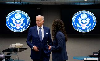 Estados Unidos considera vacunación obligatoria para trabajadores federales