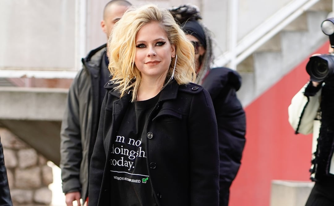 Shutterstock vía Grosby Group/ Avril Lavigne se luce con tendencia "sin pantalón"