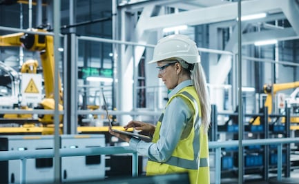 Consulado de EU ofrece trabajo a técnicos en sistemas; paga 540,775 al año