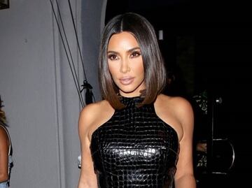 Kim Kardashian delinea su silueta con leggings de cuero en West Hollywood
