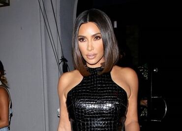 Kim Kardashian delinea su silueta con leggings de cuero en West Hollywood