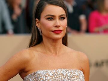 Sofía Vergara presume vestido rosa de escote en Los Ángeles